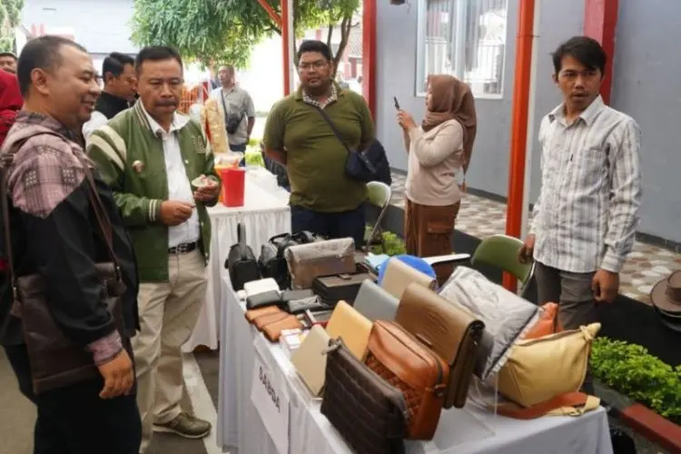 Satu Abad Kulit Garut, Pemprov Pamerkan Produk Fesyen Berbahan Kulit