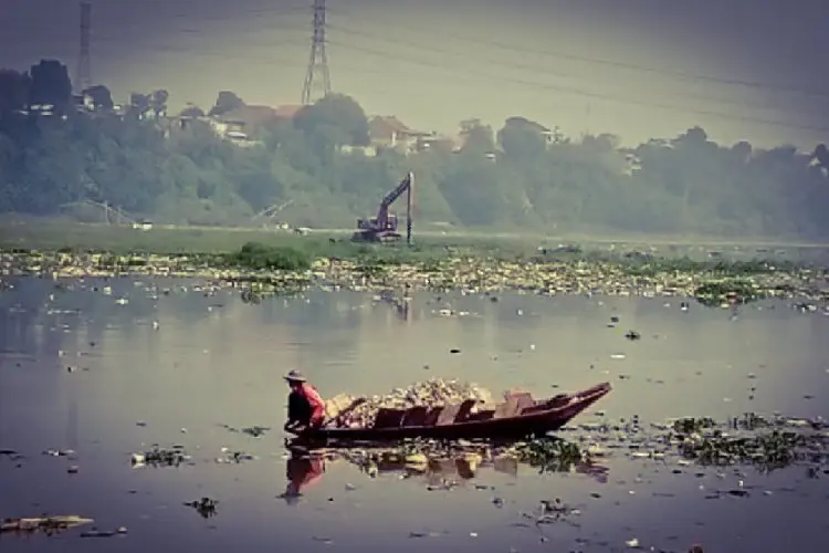 Ambil Langkah Tegas, Pemda KBB Bakal Sanksi Tegas Warga yang Buang Sampah Sembarangan ke Sungai