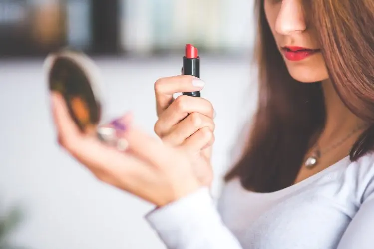 Bibir Merona Sehat: Rahasia di Balik Keajaiban Lipstik Hybrid Skincare yang Wajib Kamu Tahu