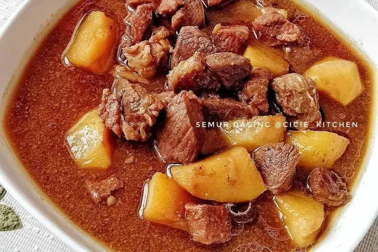 Semur Daging Sapi: Perpaduan Manis Gurih yang Menggoda Selera