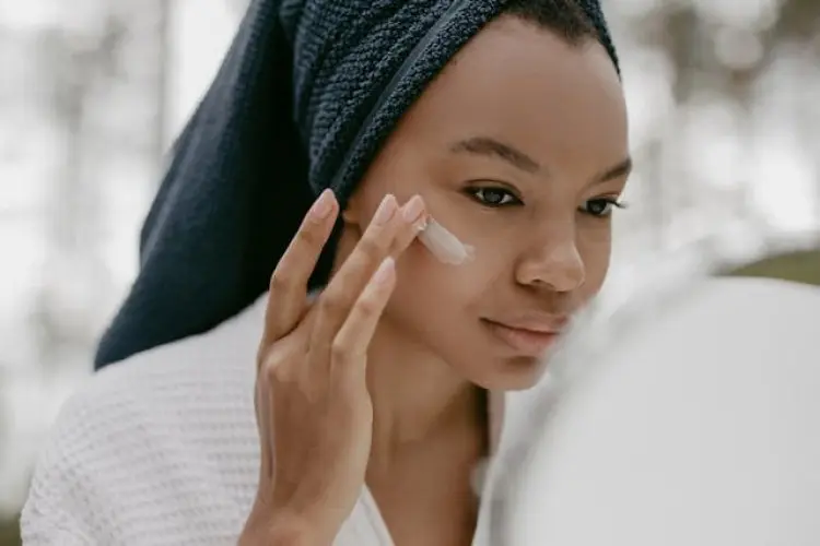 5 Rekomendasi Foundation Terbaik untuk Makeup Natural