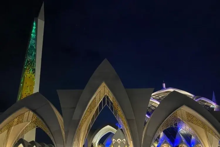 Parkir Gratis di Masjid Al-Jabbar Hanya Sementara