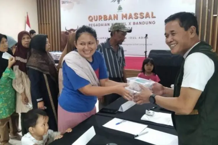 Pegadaian Kanwil X Jabar Sebarkan Daging Hewan Kurban 6 Ekor Sapi dan 60 Ekor Domba
