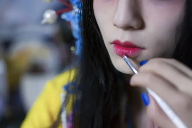 4 Ide Makeup Nyentrik untuk Tampil Beda dan Memukau!