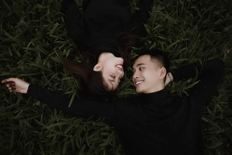 Rahasia Memikat Hati: 5 Trik Psikologis agar Orang Lain Menyukaimu