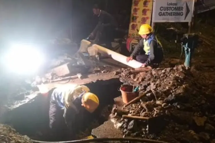 Hanya Butuh 3,5 Jam, Perumda Tirta Pakuan Kota Bogor Sukses Tangani Kebocoran Pipa di Perempatan Cimahpar 