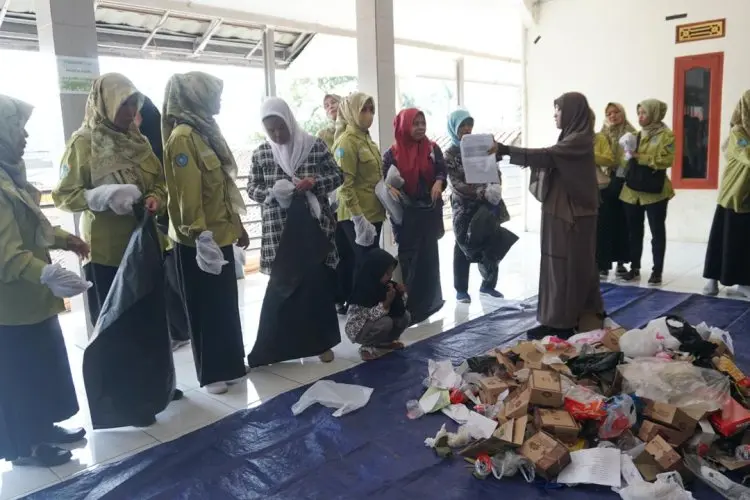 SBM ITB dan Crapco Indonesia Gelar Edukasi Memilah Sampah