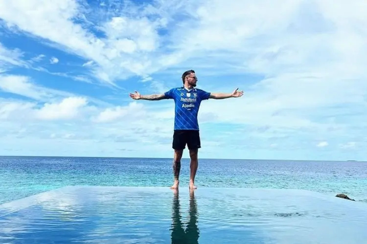 Marc Klok Menikmati Liburan Bersama Keluarga
