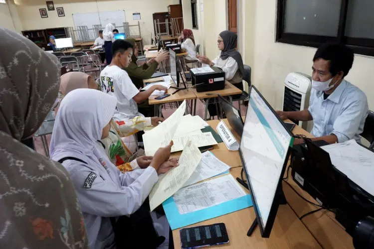 Simak Jadwal dan Tahapan Pelaksanaan SPMB 2025 di Jawa Timur untuk SMA dan SMK