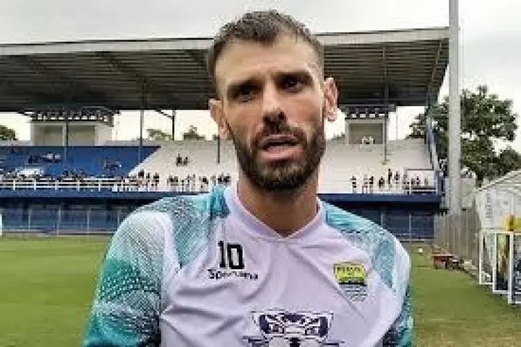Tyronne Teringat Spanyol Jelang Laga Persib vs Persija