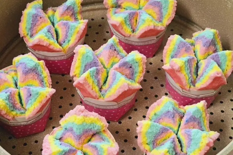 Sensasi Lembut Bolu Kukus Santan Mekar Sempurna Tanpa Ribet, Cocok untuk Ide Jualan!