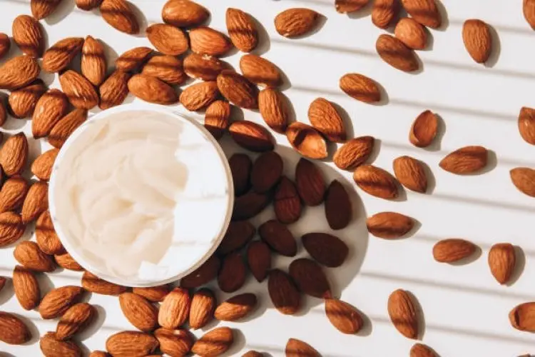 Rahasia Kulit Cantik dan Bersinar, Cukup dengan Scrub Almond Buatan Sendiri
