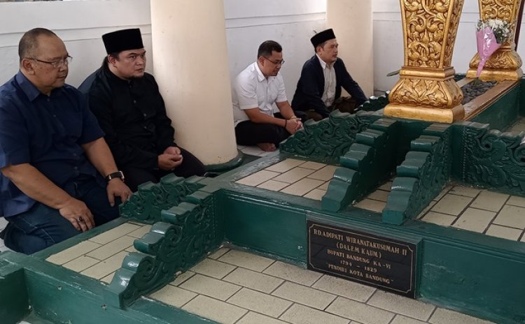 Miliki Garis Keturuan RA Wiranatakusumah II, Bacawalkot Bandung Arfi Rafnialdi Ziarah ke Makam Pendiri Bandung 