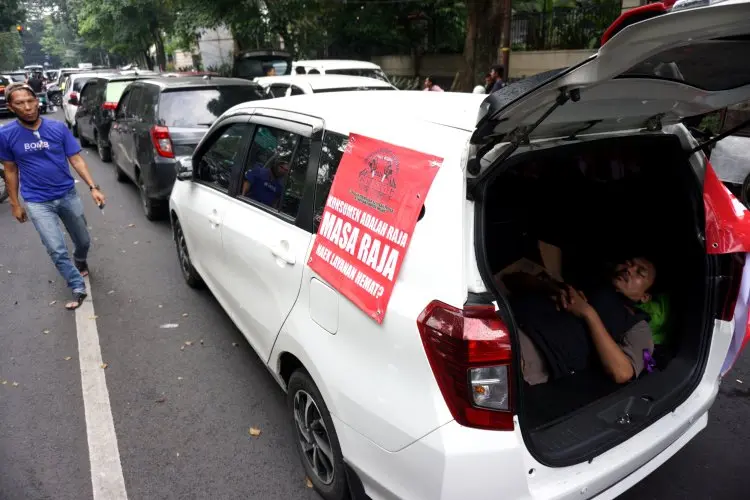 FOTO: Aksi Driver Ojek dan Taksi Online Tolak Tarif Murah