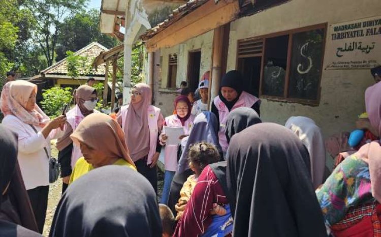 Sambut Hari Anak Nasional, YBM dan Srikandi PLN Gunung Putri Berikan Kebutuhan Balita di Kampung Ciherang Peuntas