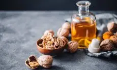 7 Manfaat Minyak Kenari untuk Perawatan Kulit dan Rambut yang Jarang Diketahui
