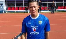 Bek Persib Henhen Herdiana Dalam Kebahagiaan
