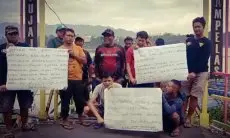 Kecewa Jembatan Alfian Dibongkar, Warga dan Mantan Pekerja Gelar Aksi Protes 