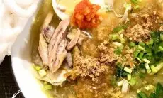 Sensasi Segar Gurih Soto Ayam Ambengan Tanpa Santan, Nampol Banget Buat Teman Nasi Hangat!