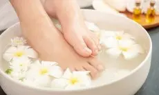6 Tips Rendam Kaki dengan Bahan-bahan di Rumah untuk Kaki yang Cantik dan Lembut