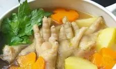 Rahasia Glowing Alami dengan Semangkuk Sop Ceker Ayam Kaya Kolagen: Resep Simpel dan Lezat untuk Sarapan Pagi yang Istimewa
