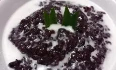 Bubur Ketan Hitam Manis Gurih Lembut: Sensasi Hangat Manis yang Meleleh di Lidah, Sempurna untuk Sarapan atau Cemilan Keluarga