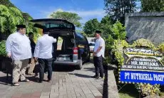Mantan Gubernur Jabar HR Nuriana Dimakamkan di Taman Makam Pahlawan