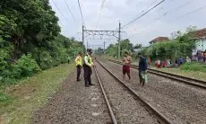 Berjalan Diatas Rel, Wanita Tanpa Identitas Tertabrak KRL Commuter