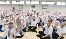 Bey Machmudin Tinjau Hari Ketiga MPLS di SMKN 1 Kota Bandung