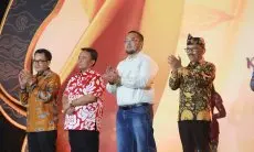 Gulirkan Program Besti, Bupati Bandung Dadang Supriatna Diganjar Penghargaan