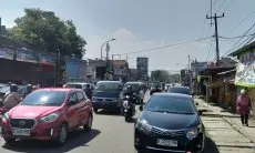 Parkir Liar di Depan SDIT Al Fatih Katapang Bikin Resah Pengguna Jalan di Kabupaten Bandung