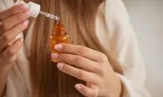 8 Kesalahan Pakai Minyak Rambut yang Jadi Penyebab Kerontokan