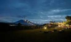 Menikmati Secangkir Kopi Hangat dengan Pemandangan Sawah dan Pegunungan yang Menakjubkan di Sawah Abah Coffee, Puncak Bogor