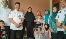 Jadi Orang Tua Asuh, Asmawa Tosepu Serahkan Bantuan Pangan untuk Bayi Stunting dan Ibu Hamil