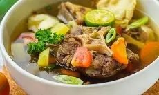 Nikmatnya Sop Buntut Segar Ala Rumahan: Empuk, Gurih, Tanpa Bumbu Halus! Resep Simpel yang Dijamin Bikin Nagih