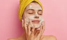 6 Manfaat Memilih Produk Pencuci Muka yang Cocok dan Sesuai dengan Jenis Kulit