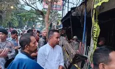 Bey Machmudin Tinjau Kebakaran di Pasar Simpang Dago
