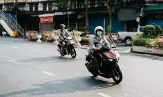 Nyangkut di Gang Sempit? Stop! Begini Trik Jitu Navigasi Motor Lewat Google Maps Agar Perjalanan Lebih Lancar dan Aman