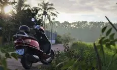 Panduan Lengkap Berkendara Motor Matik di Tanjakan dan Turunan untuk Pemula dan Pengguna Setia