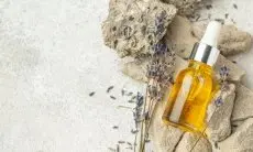 5 Tips Aplikasikan Minyak Geranium untuk Rambut