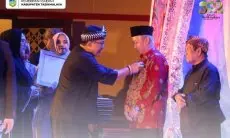 Hari Jadi Kabupaten Tasikmalaya ke-392, Ade Sugianto Serahkan Sejumlah Penghargaan 