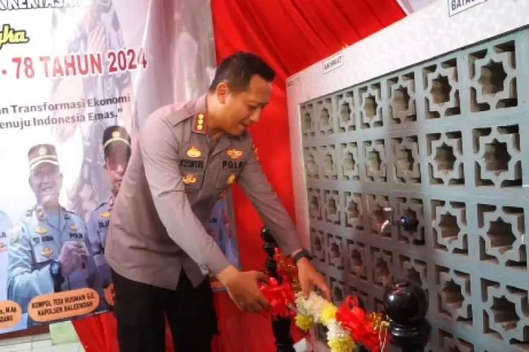 Kapolresta Bandung Resmikan Bedah Rumah dan Sumur Bor Air Bersih di Ciparay, Kabupaten Bandung