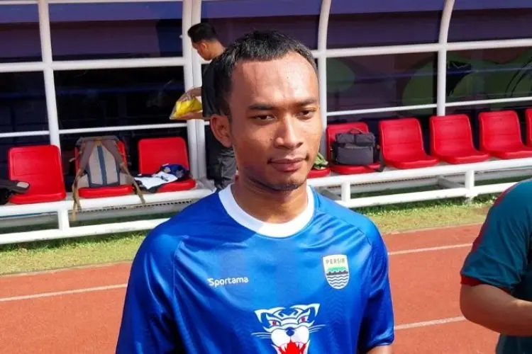 Robi Darwis Tak Mau Anggap Untung Regulasi Pemain Muda di Liga 1 2024/2025