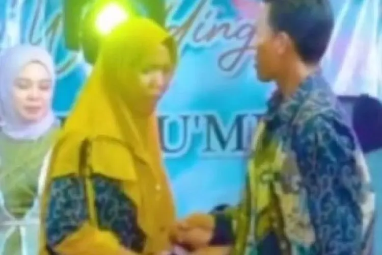 Niat Duet dengan Biduan, Suami Ini Didamprat Istri dan Langsung Diminta Turun Panggung