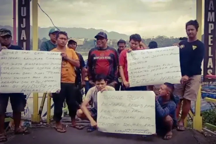 Kecewa Jembatan Alfian Dibongkar, Warga dan Mantan Pekerja Gelar Aksi Protes 