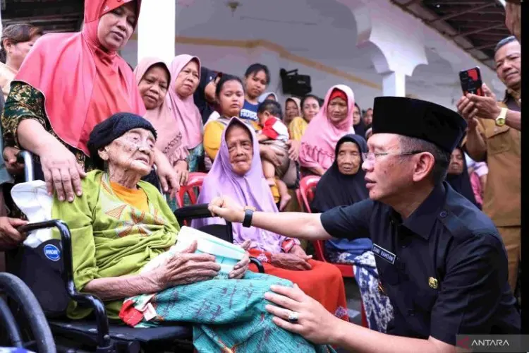 Penjabat Bupati Bekasi Buka Aduan Langsung ke Medsos Pribadi