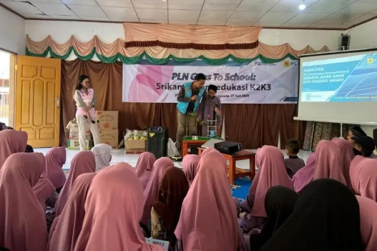 Menyambut Hari Anak Nasional, Srikandi PLN UP3 Cianjur Mengajar di Sekolah