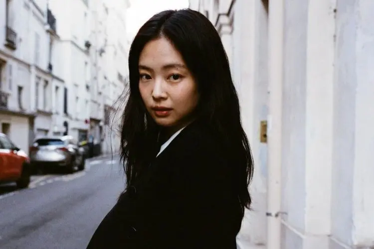 Ketahuan Merokok dalam Ruangan Jennie BLACKPINK Minta Maaf pada Penggemar dan Staf