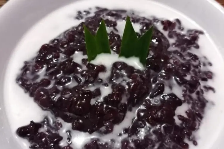 Bubur Ketan Hitam Manis Gurih Lembut: Sensasi Hangat Manis yang Meleleh di Lidah, Sempurna untuk Sarapan atau Cemilan Keluarga