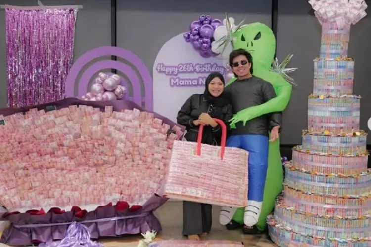 Atta Halilintar Beri Hadiah Buket hingga Kue dari Uang untuk Aurel Hermansyah yang Berulang Tahun ke 26